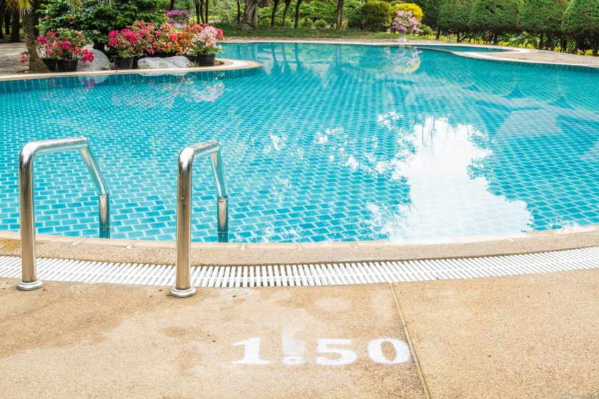 swimming pool cleaning services