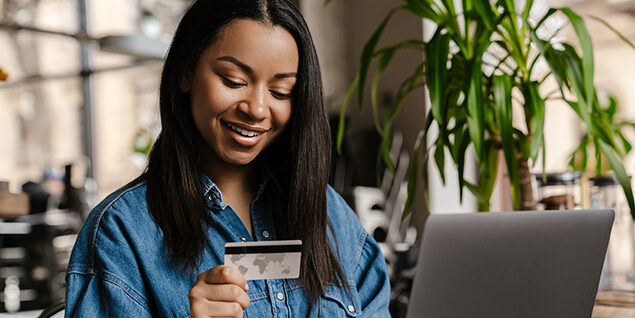 Credit Cards: Advantages and Key Differences from Debit Cards